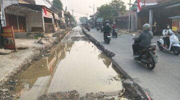 ALIANSI PEDULI BANTEN SOROTI PEKERJAAN JALAN CANGKUDU–CISOKA, DASAR CORAN DIDUGA ASAL JADI