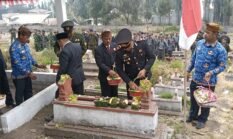 Suku Tengger Gelar Syukuran HUT RI ke 81 dan Tabur Bunga di Makam Pahlawan