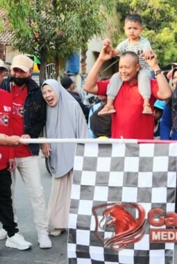 Ribuan Warga Luwungragi Tumplek di Jalan Santai HUT ke-81 RI, PLT Kepala Desa dan Donatur Kompak Rajut Silaturahmi