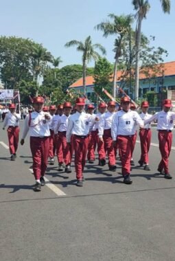 Semangat Kemerdekaan, 34 Siswa SDN Jrebeng Lor 3 Turun di Lomba Gerak Jalan
