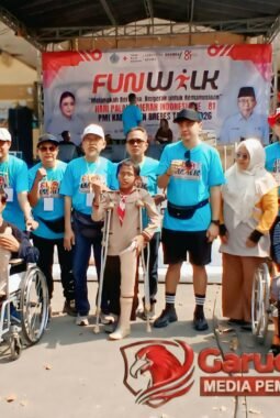 Puncak HUT PMI ke-81 di Brebes Meriah, Fun Walk, Bantuan Kaki Palsu hingga Penghargaan Pendonor Darah