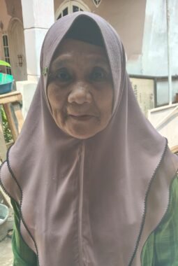 Tanpa Sosialisasi, H Tuti Pemilik Warung Perabotan Di Pinggir Proyek Jalan Cisoka Cangkudu Melakukan Protes, Dirinya Minta Pemerintah Dan Pemborong Tanggung Jawab 