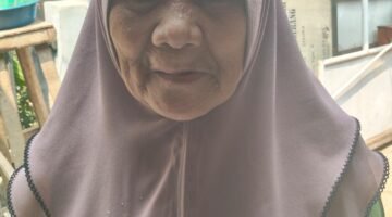 Tanpa Sosialisasi, H Tuti Pemilik Warung Perabotan Di Pinggir Proyek Jalan Cisoka Cangkudu Melakukan Protes, Dirinya Minta Pemerintah Dan Pemborong Tanggung Jawab 