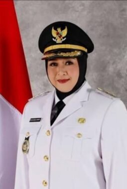Jalan Ancur Di Kp Cipari Cisoka, Ini Kata Wakil Bupati Tangerang Intan Nurul Hikmah : Kirim Titik Lokasi Segera Ya, Biar Saya Bantu Usulkan Ke Dinas Terkait