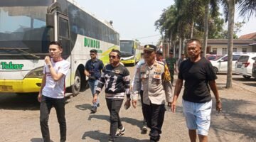 Kapolsek Tanggul AKP Fatur Rahman Pimpin Langsung Pengamanan Lomba Kerapan Sapi di Tanggul Wetan