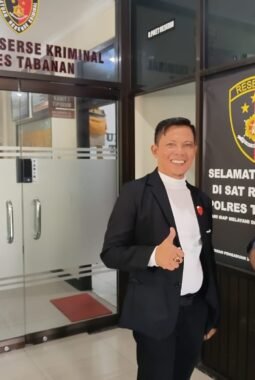 EQULITY BEFORE THE LAW Advokat Profesional selalu Siap  Kapanpun dan dimanapun untuk Keadilan