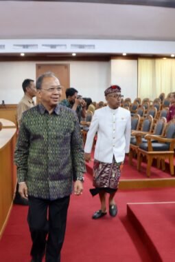 Gubernur Koster Apresiasi Jawaban Fraksi DPRD Bali