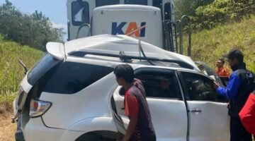 KA Ijen Ekspres Lewat, Mobil Fortuner Terlibat Insiden di Persimpangan Klatakan Tanggul Jember KAI Daop 9 Tegaskan Pentingnya Utamakan Kereta Api