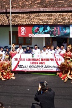 HUT ke-81, PMI Banyuwangi Gelar Beragam Aksi Sosial Mulai Droping Air Bersih Hingga Operasi Katarak