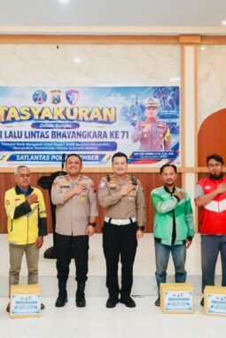 Tasyakuran HUT Lalu Lintas Bhayangkara ke-71: Satlantas Polres Jember Salurkan Kursi Roda, Sembako dan Santunan