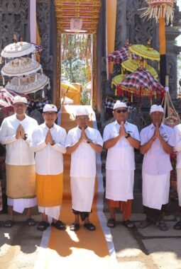 Gubernur Koster Tegaskan Busana Adat Bali Bagian dari Kekayaan Budaya Nasional