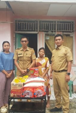 Pemerintah Kecamatan Solear Beri Bantuan Sembako kepada Warga Perumahan Bukit Cikasungka