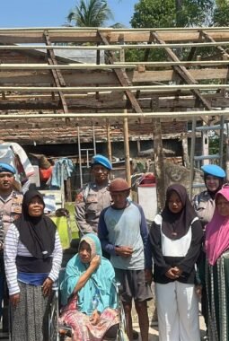 HUT Propam Polri ke-24, 15 Keluarga di Wonosari Terima Paket Sembako