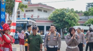 Tim Penilai Kampung Tertib Lalu Lintas subdit kamsel Polda Jawa Timur bersama kasat lantas polres jember