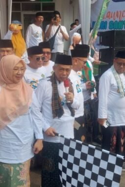 Kamenag Banten Luncurkan Hari Santri Diikuti 2.500 Peserta Jalan Sarungan