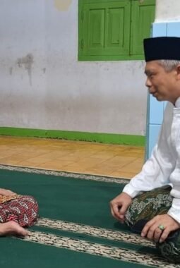 Hari Santri, Kakanwil Kamenag Banten Silaturhami Ke Abuya Muhtadi