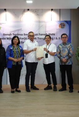 Kantah Kabupaten Tangerang Serahkan 8 Sertipikat Aset BMN untuk Dukung Pembangunan Jalan Tol Tangerang–Merak