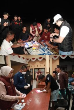 Desa curah takir kecamatan tempurejo di kunjungi Kapolres jamber AKBP alaiddin bersama kasatresnarkoba iptu bagus Dwi setyawan.S.H.,M.H.