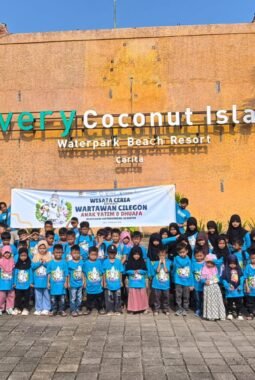 Wisata Ceria Wartawan Cilegon Bareng Anak Yatim di Avery Coconut Island Dalam Rangka HUT Ke-26 Provinsi Banten