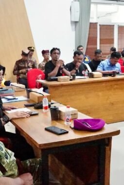 Berlangsung Gayeng, Bupati Ipuk dan Sopir Truk Bahas Solusi Kemacetan Pelabuhan Ketapang
