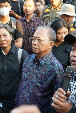 Gubernur Koster Terima Aspirasi Aksi Kamisan dan Serikat Pekerja Terkait UMP Bali 2027