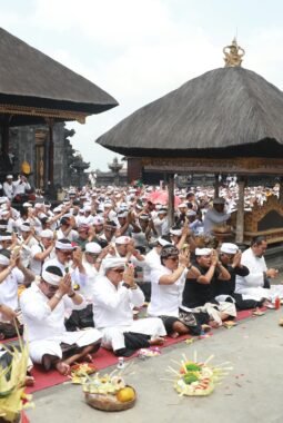 Info Giat Wagub Bali Terkait HUT  Laskar Bali Shanti dan Giat IWO Tanam Mangrove