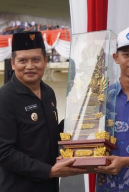Bupati Kembang Pimpin Apel, Tekankan Karakter Patriotik dan Berempati