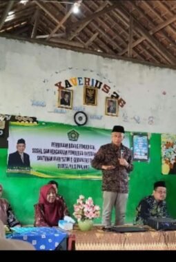 Kepala Kamenag Kanwil Banten Salurkan Bantuan Sosial di Pulo Panjang