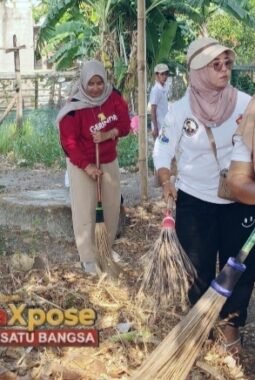 Anggota DPRD Brebes Eni Murnaeni Pimpin Kerja Bakti Gerakan Indonesia ASRI di Dapil 4 Banjarharjo – Ketanggungan