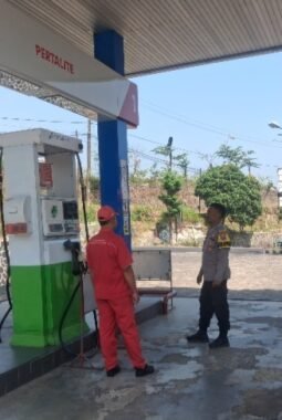 Pasokan BBM Kosong di SPBU 54.672.20, Anggota Polsek Sukapura Lakukan Patroli