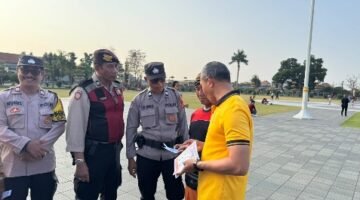 Polres Gianyar Sosialisasikan SMA Kemala Taruna Bhayangkara Kepada Masyarakat Di Alun – Alun Kota Gianyar