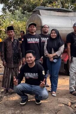 Dari Kepedulian Menjadi Aksi Nyata, MADAS Distribusikan Air Bersih untuk Warga Pasrepan