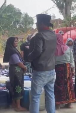 DPC MADAS Bangkalan Salurkan Bantuan Air Bersih untuk Warga Konang Terdampak Kemarau